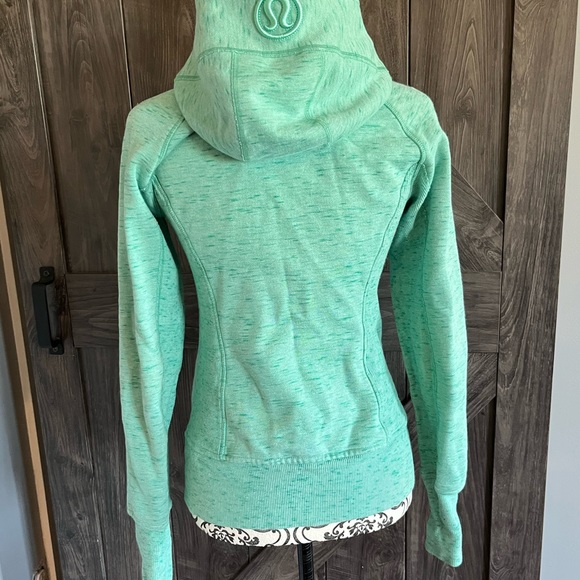 ⭐️ Lululemon Scuba - Picture 2 of 5